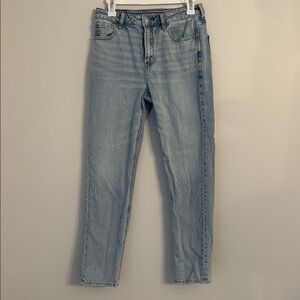 American Eagle Outfitters Light Wash High Rise Mom Jeans Size 6